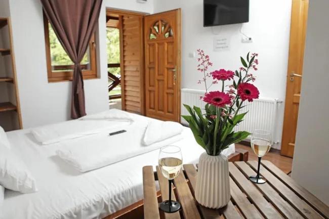 Arena Kemping & Vendeghaz Otel Budapeşte Dış mekan fotoğraf