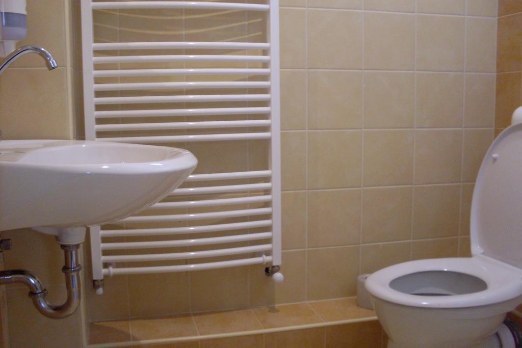 Arena Kemping & Vendeghaz Otel Budapeşte Dış mekan fotoğraf